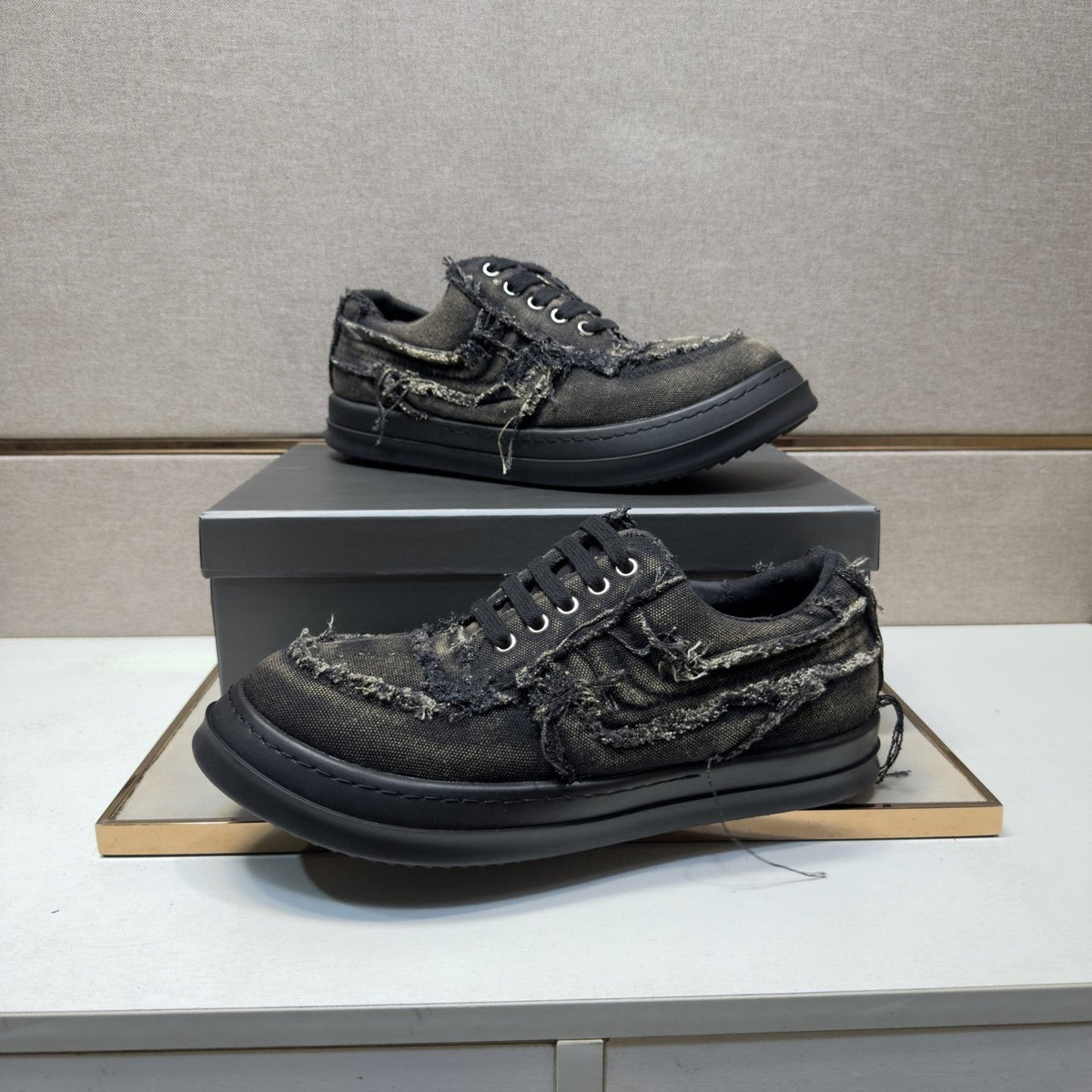 Men's Black & Charcoal Distressed Low-Top Sneakers
