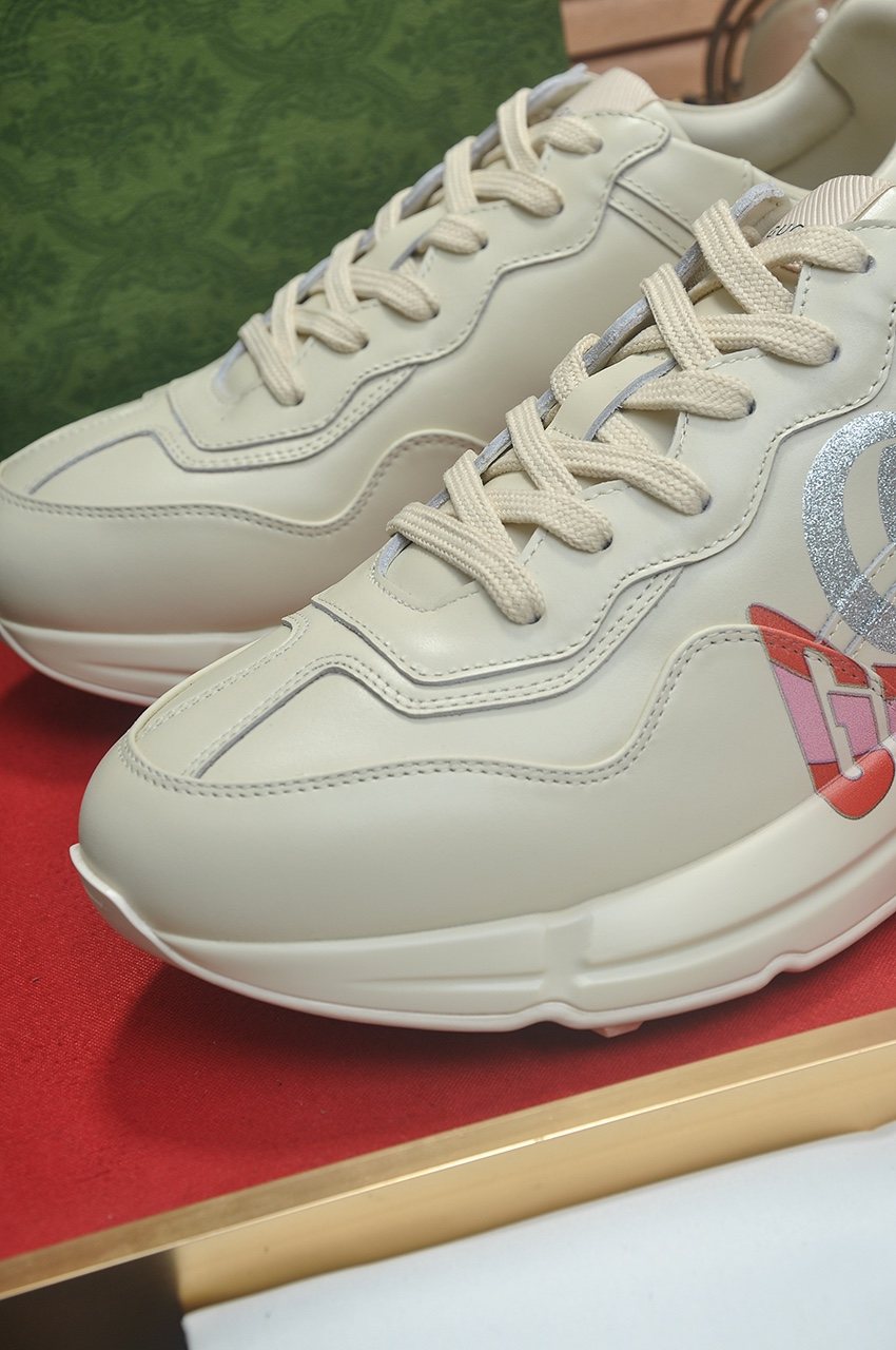 Gucci Off-White Red Accent Sneakers - Padded Collar